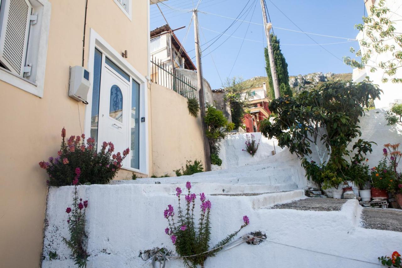 Villa Family House In Lakones Paleokastritsa Exterior foto